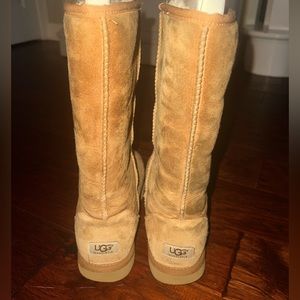 UGG Classic Tall II Boot - Size 6 Women
